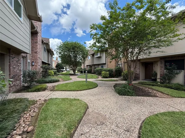 $2,150 | 2517 Bering Drive, Unit 13, Houston, TX 77057