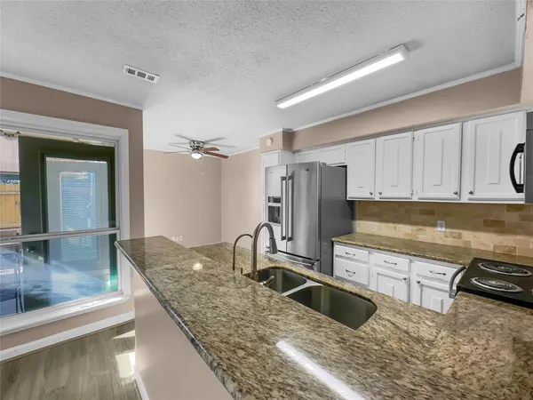 $2,400 | 2517 Bering Drive, Unit 13, Houston, TX 77057