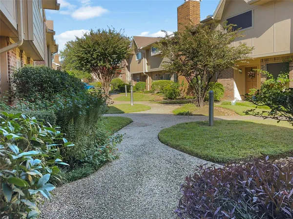 $2,400 | 2517 Bering Drive, Unit 13, Houston, TX 77057