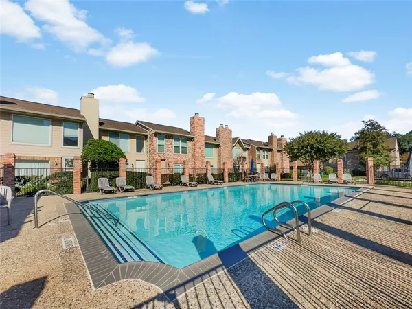$2,400 | 2517 Bering Drive, Unit 13, Houston, TX 77057