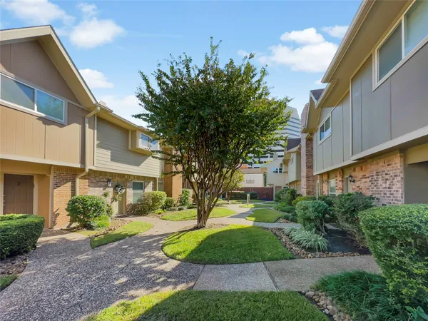 $2,400 | 2517 Bering Drive, Unit 13, Houston, TX 77057
