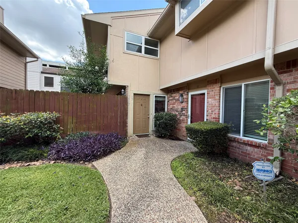 $2,400 | 2517 Bering Drive, Unit 13, Houston, TX 77057