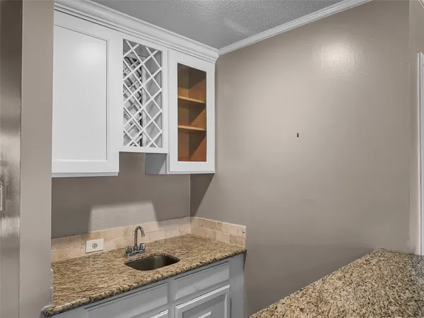 $2,400 | 2517 Bering Drive, Unit 13, Houston, TX 77057
