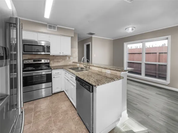 $2,400 | 2517 Bering Drive, Unit 13, Houston, TX 77057