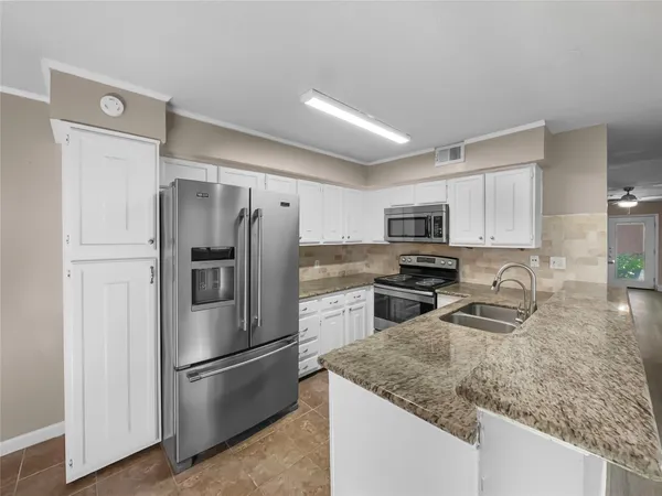 $2,400 | 2517 Bering Drive, Unit 13, Houston, TX 77057