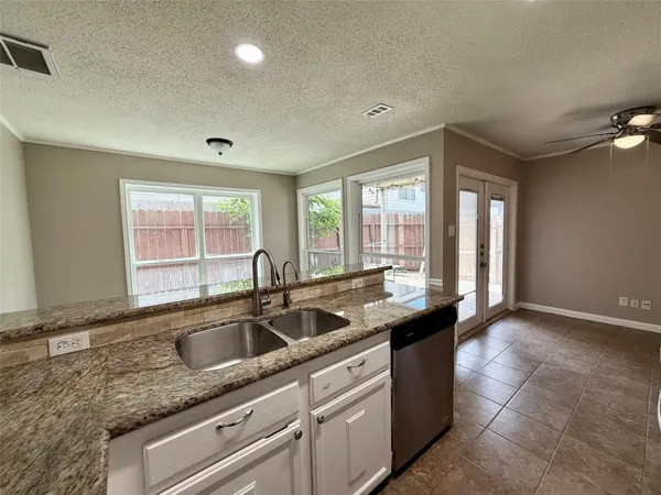$2,400 | 2517 Bering Drive, Unit 13, Houston, TX 77057