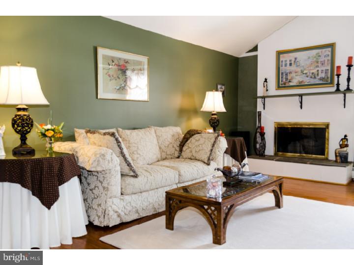19 Ridgefield Road Newtown Square, PA 19073 - Photo 2 of 25 Living Room