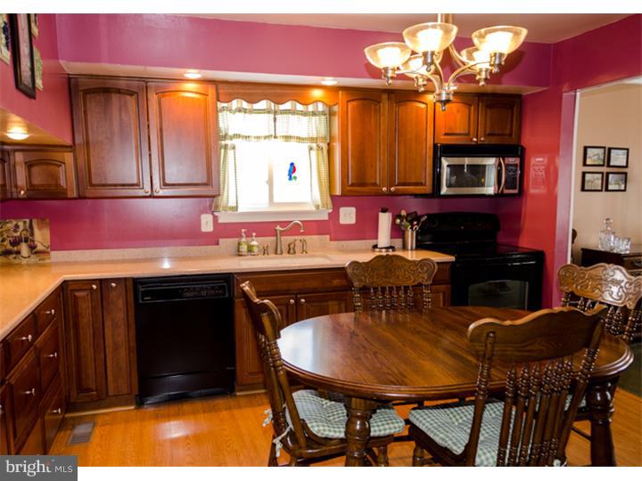 19 Ridgefield Road Newtown Square, PA 19073 - Photo 5 of 25 Kitchen