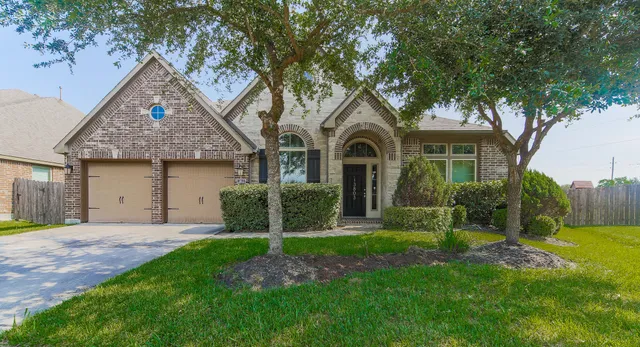 $2,600 | 13803 Royal Ridge Drive, Pearland, TX 77584