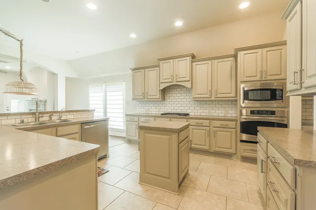 $2,600 | 13803 Royal Ridge Drive, Pearland, TX 77584