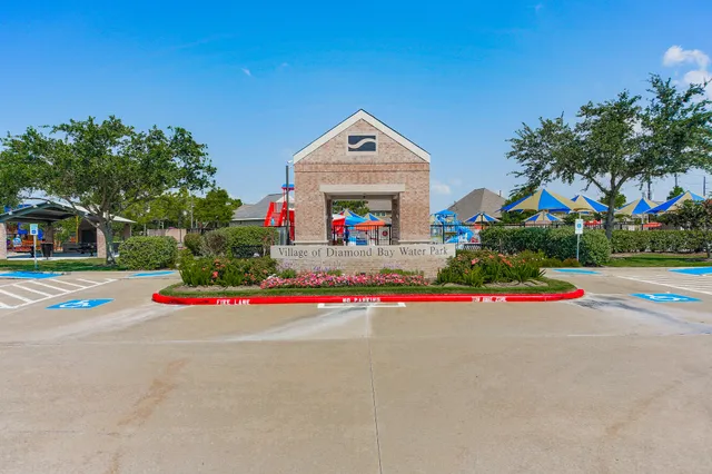 $2,600 | 13803 Royal Ridge Drive, Pearland, TX 77584