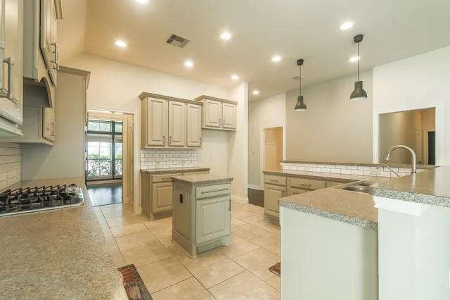 $2,600 | 13803 Royal Ridge Drive, Pearland, TX 77584