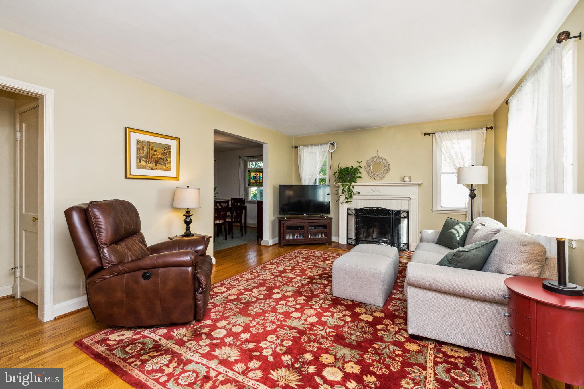 511 Piccadilly Road Towson, MD 21204 - Photo 4 of 37