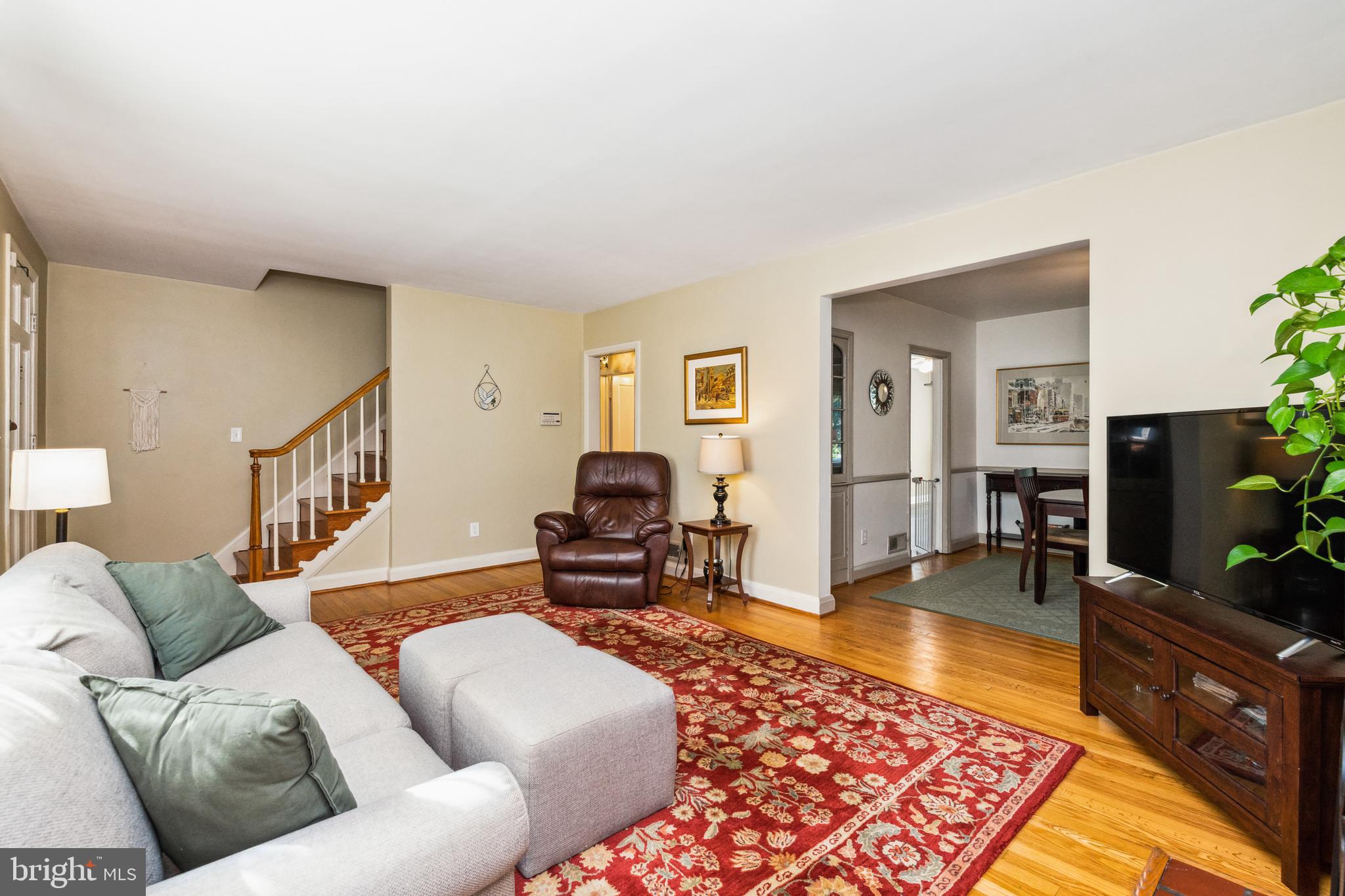511 Piccadilly Road Towson, MD 21204 - Photo 5 of 37