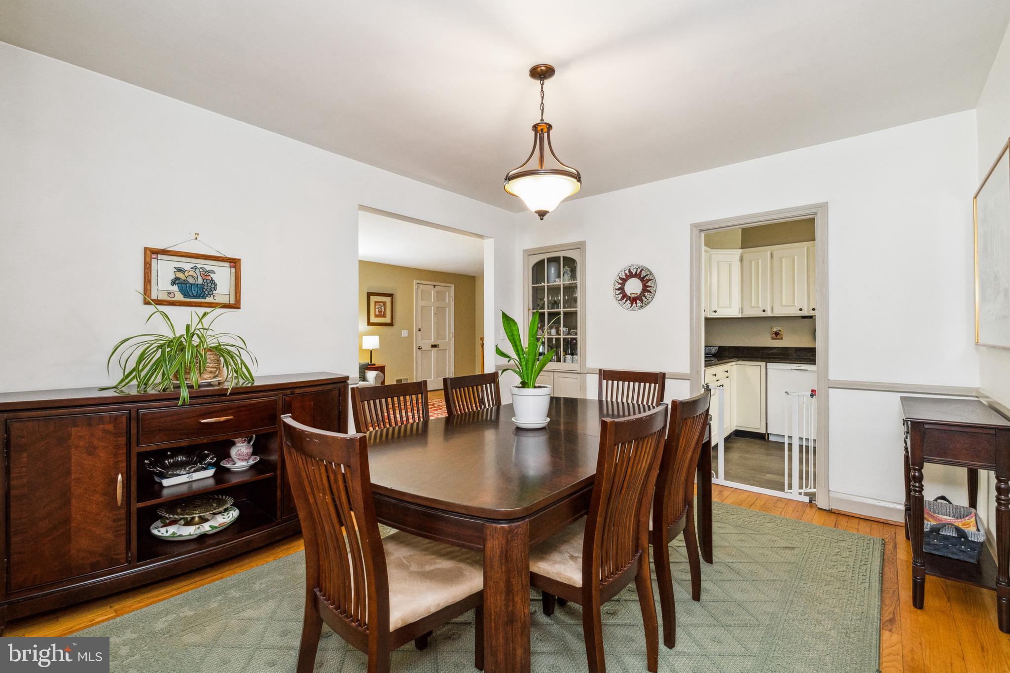 511 Piccadilly Road Towson, MD 21204 - Photo 7 of 37