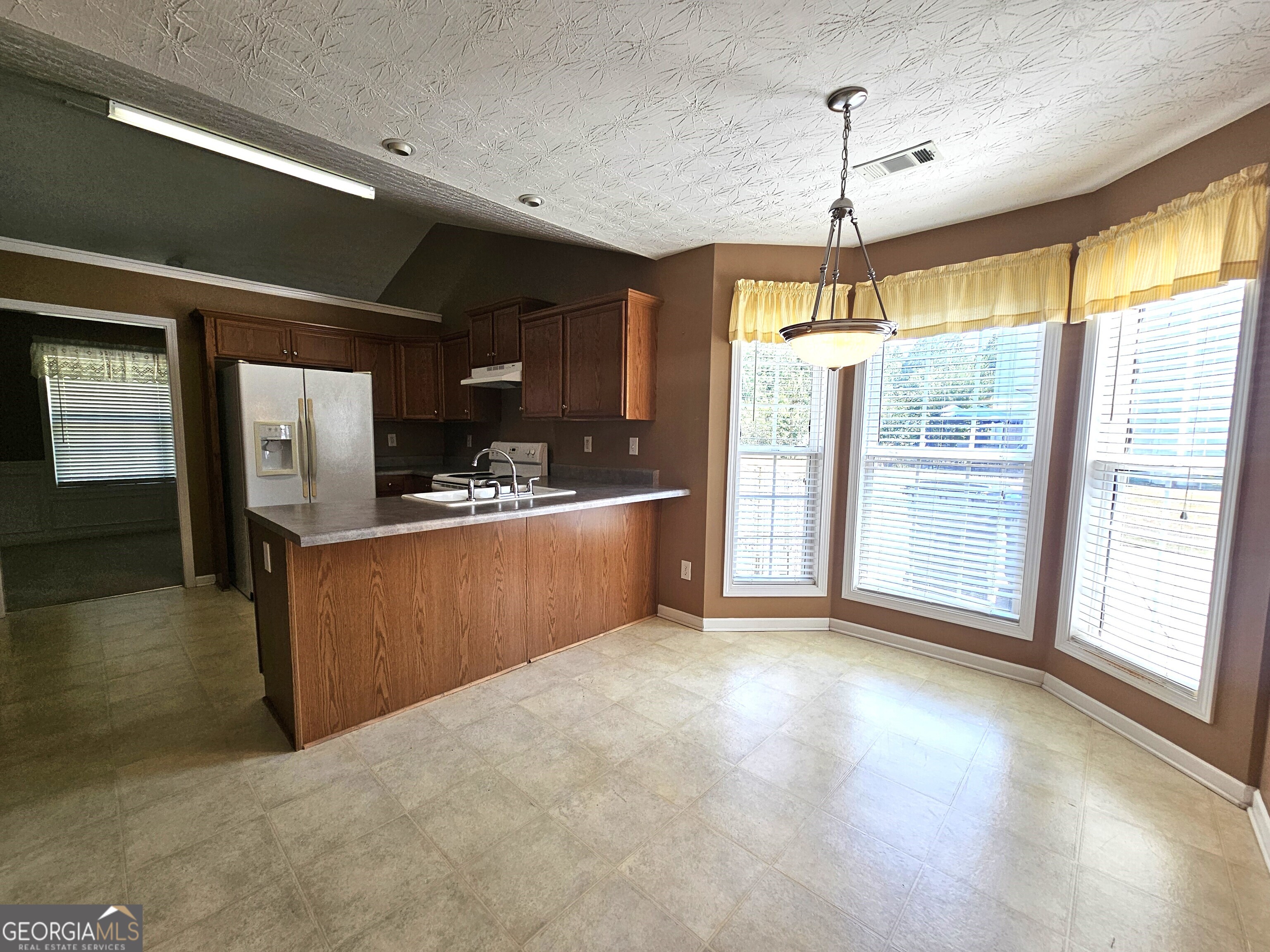 109 Red Tail Road Jefferson, GA 30549 - Photo 6 of 16 Eat-In Kitchen