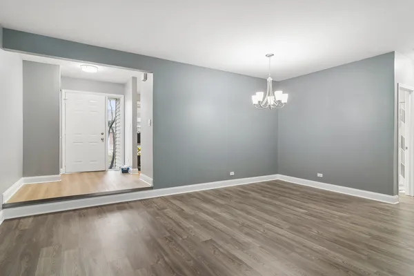 $305,000 | 927 Hidden Lake Drive, Buffalo Grove, IL 60089