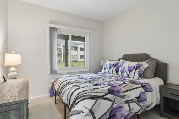 $305,000 | 927 Hidden Lake Drive, Buffalo Grove, IL 60089