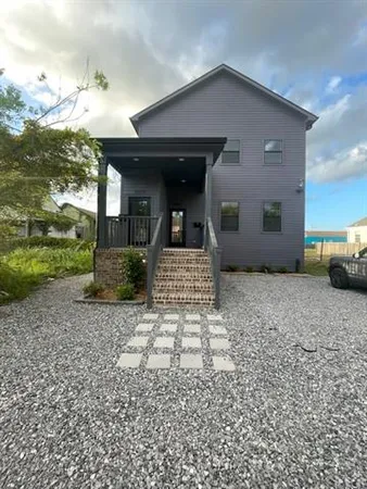 $2,000 | 2017 North Villere Street, Unit 2, New Orleans, LA 70116