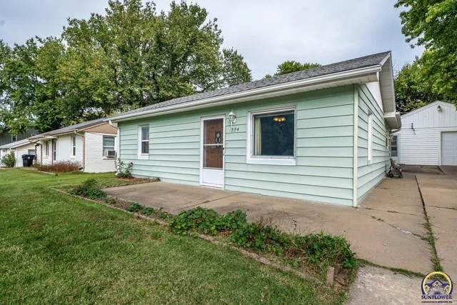 $125,000 | 224 Southwest Terra Drive, Topeka, KS 66609