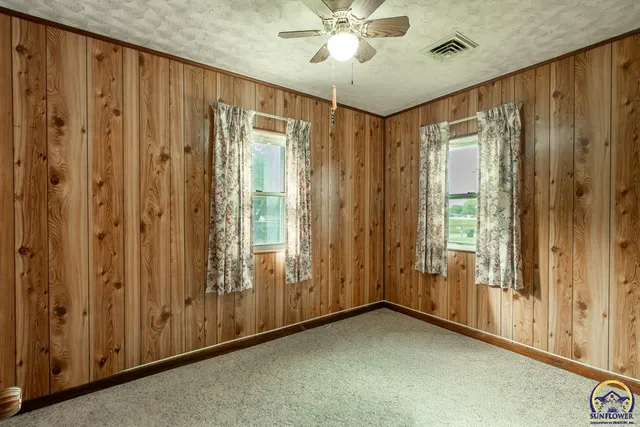 $125,000 | 224 Southwest Terra Drive, Topeka, KS 66609