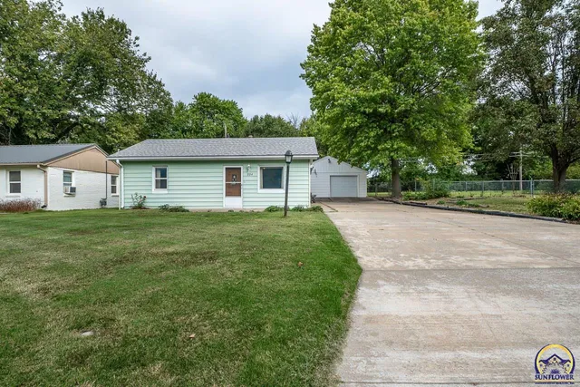 $125,000 | 224 Southwest Terra Drive, Topeka, KS 66609