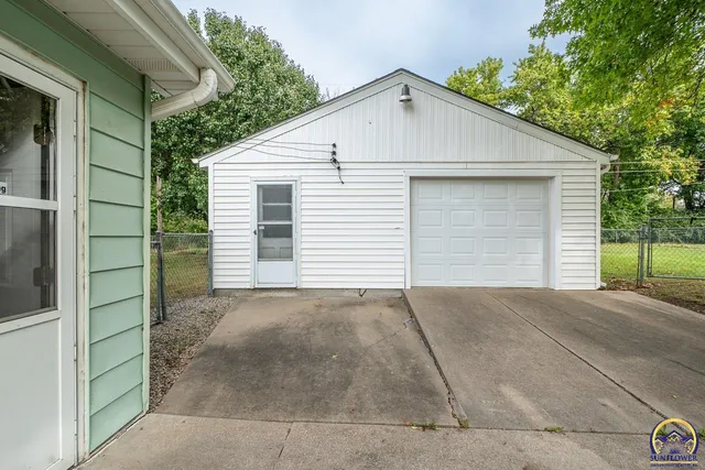 $125,000 | 224 Southwest Terra Drive, Topeka, KS 66609