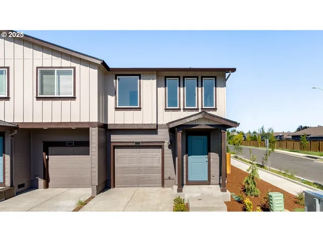 a black and white photo of a living room