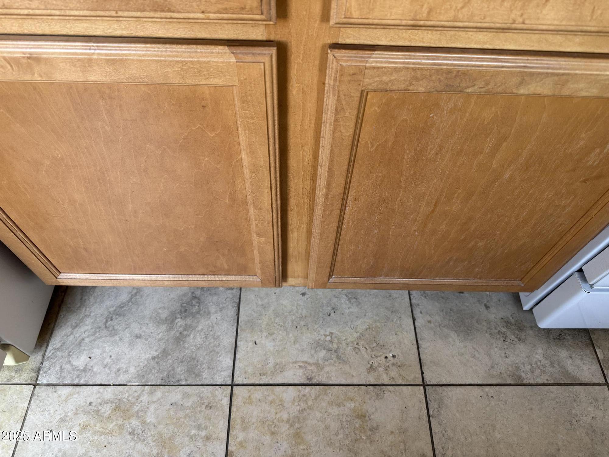 9065 East Gary Road, Unit 124 Scottsdale, AZ 85260 - Photo 13 of 52 Kitchen cabinetry and tile