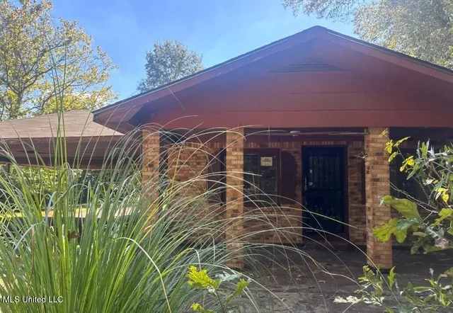 $34,900 | 18233 Old Highway 80, Edwards, MS 39066