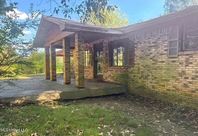 $34,900 | 18233 Old Highway 80, Edwards, MS 39066