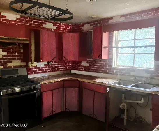$29,900 | 18233 Old Highway 80, Edwards, MS 39066