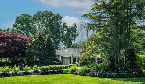 $1,875,000 | 2 Yukon Drive, Woodbury, NY 11797