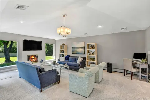 $1,875,000 | 2 Yukon Drive, Woodbury, NY 11797