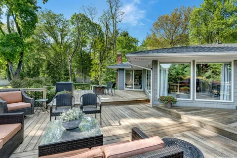 $1,875,000 | 2 Yukon Drive, Woodbury, NY 11797