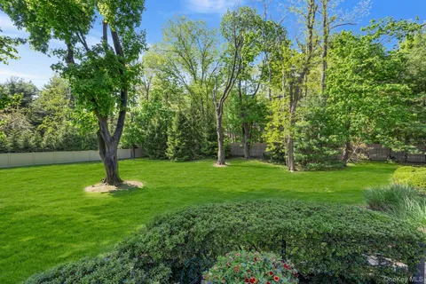$1,875,000 | 2 Yukon Drive, Woodbury, NY 11797