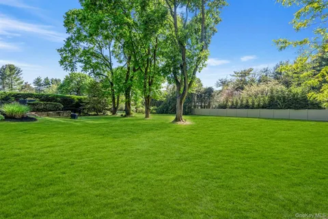$1,875,000 | 2 Yukon Drive, Woodbury, NY 11797