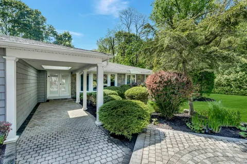 $1,875,000 | 2 Yukon Drive, Woodbury, NY 11797