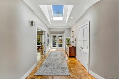 $1,875,000 | 2 Yukon Drive, Woodbury, NY 11797