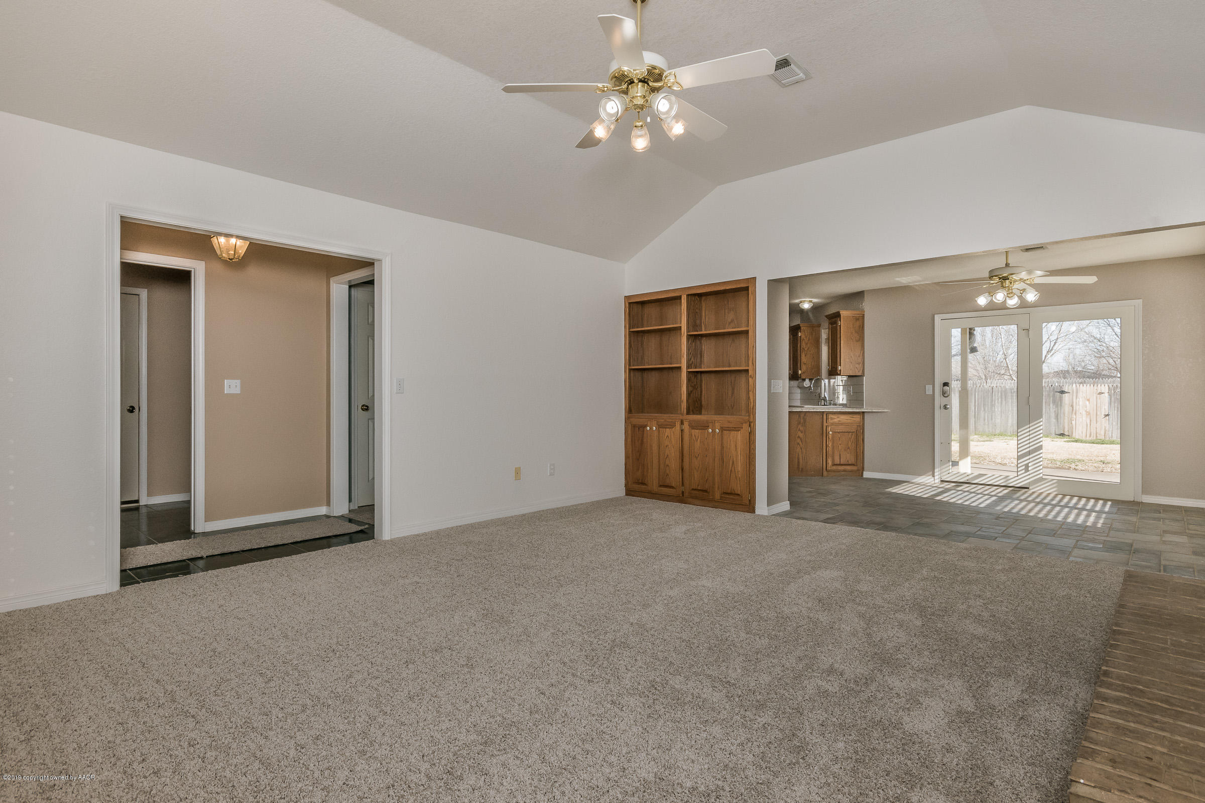 5404 Leo Lane Amarillo, TX 79110 - Photo 3 of 20 a view of a livingroom with a workspace