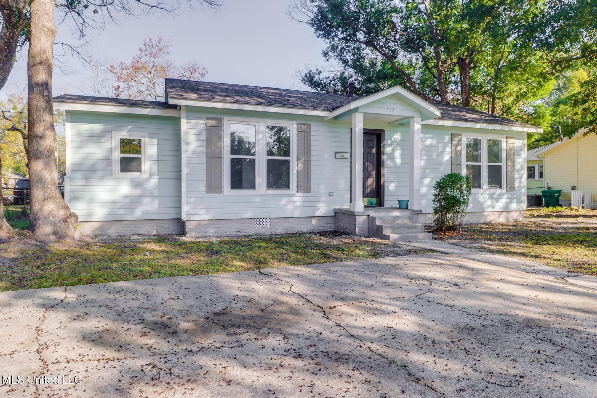 910 22nd Street Gulfport, MS 39501 - Photo 2 of 20 Photo Dec 09 2025, 10 16 23 AM (2)