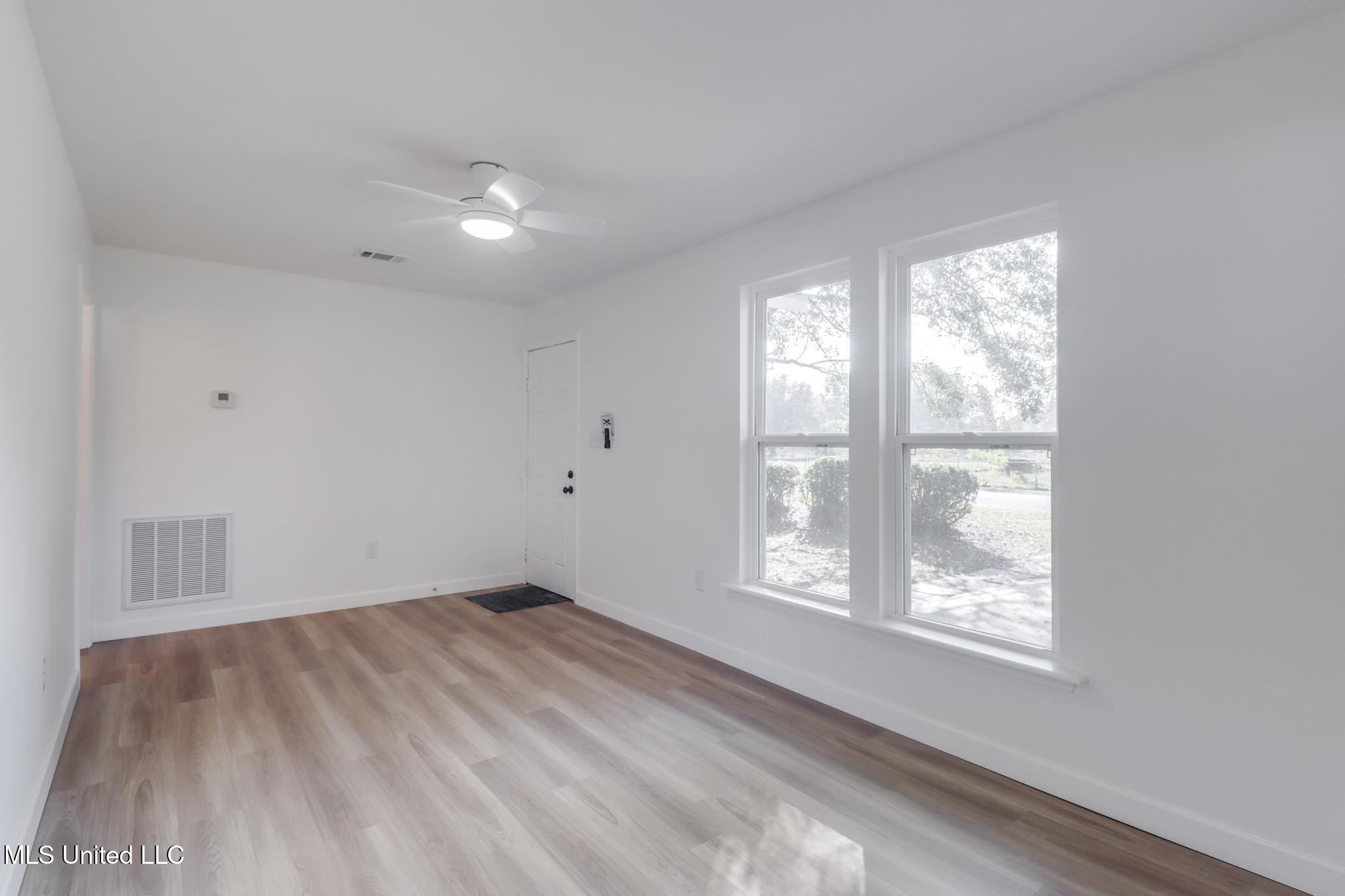 910 22nd Street Gulfport, MS 39501 - Photo 4 of 20 Photo Dec 09 2025, 10 20 39 AM (2)