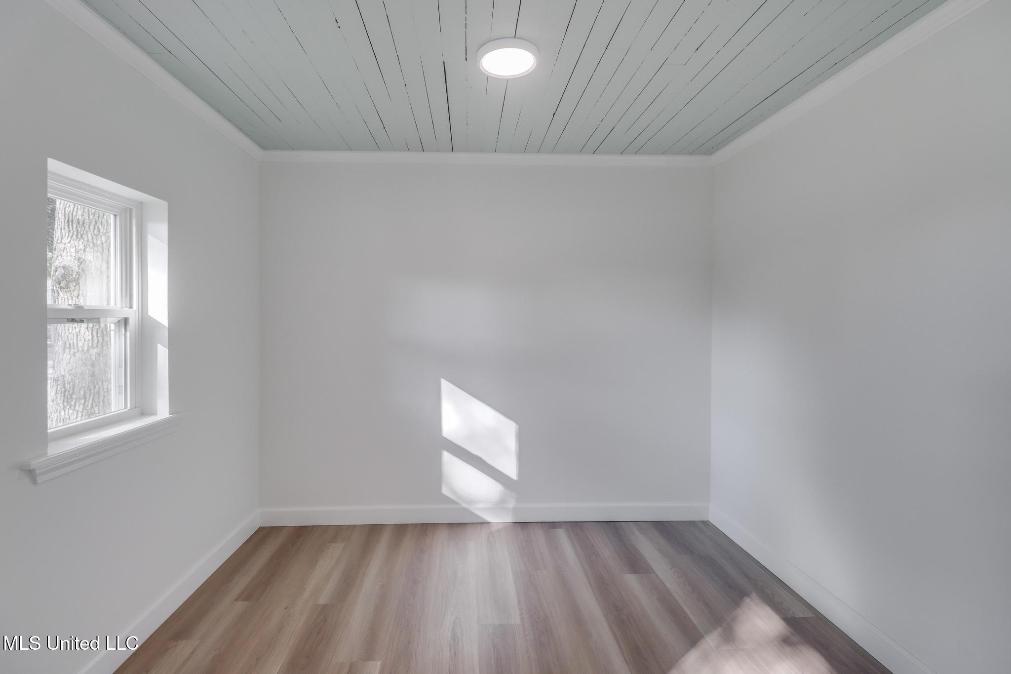 910 22nd Street Gulfport, MS 39501 - Photo 6 of 20 Photo Dec 09 2025, 10 20 17 AM (2)