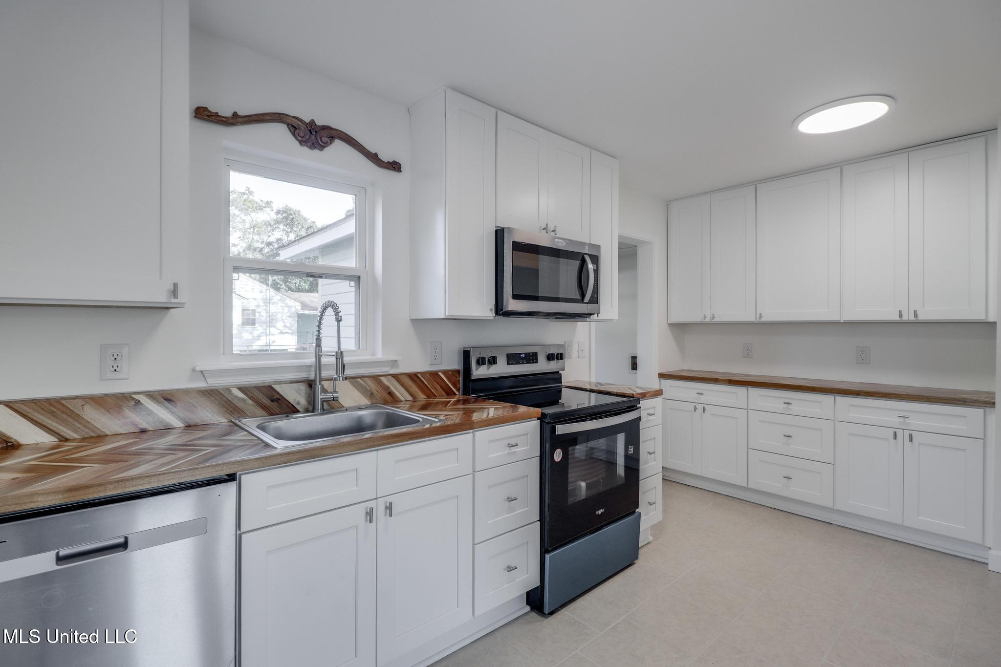 910 22nd Street Gulfport, MS 39501 - Photo 8 of 20 Photo Dec 09 2025, 10 21 36 AM (1)