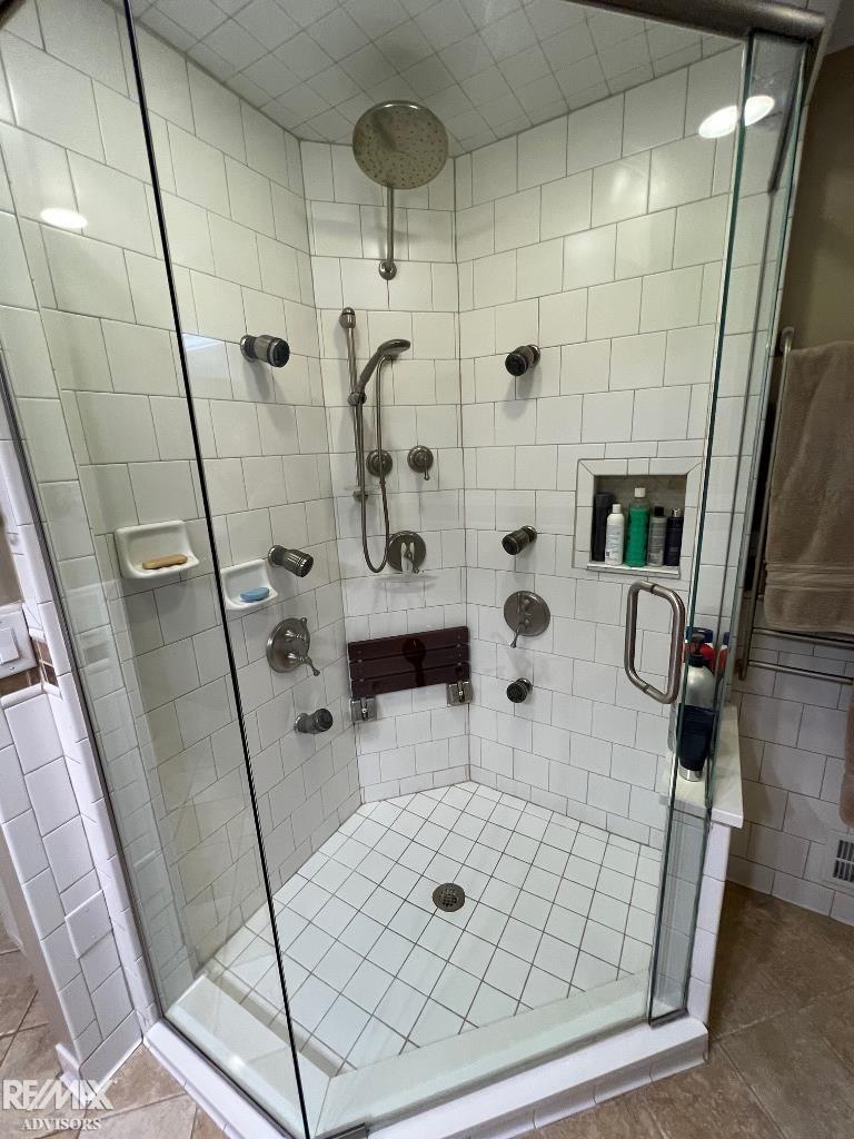 52220 Hayes Road Macomb, MI 48042 - Photo 21 of 35 50097270-20.JPG