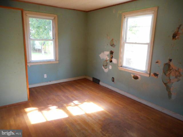 930 Woodlynn Road Baltimore, MD 21221 - Photo 17 of 26 Bedroom