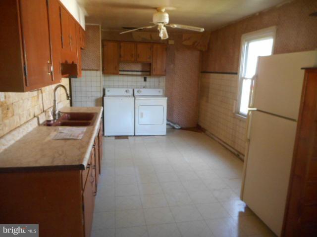 930 Woodlynn Road Baltimore, MD 21221 - Photo 5 of 26 Kitchen