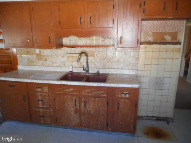 930 Woodlynn Road Baltimore, MD 21221 - Photo 7 of 26 Kitchen