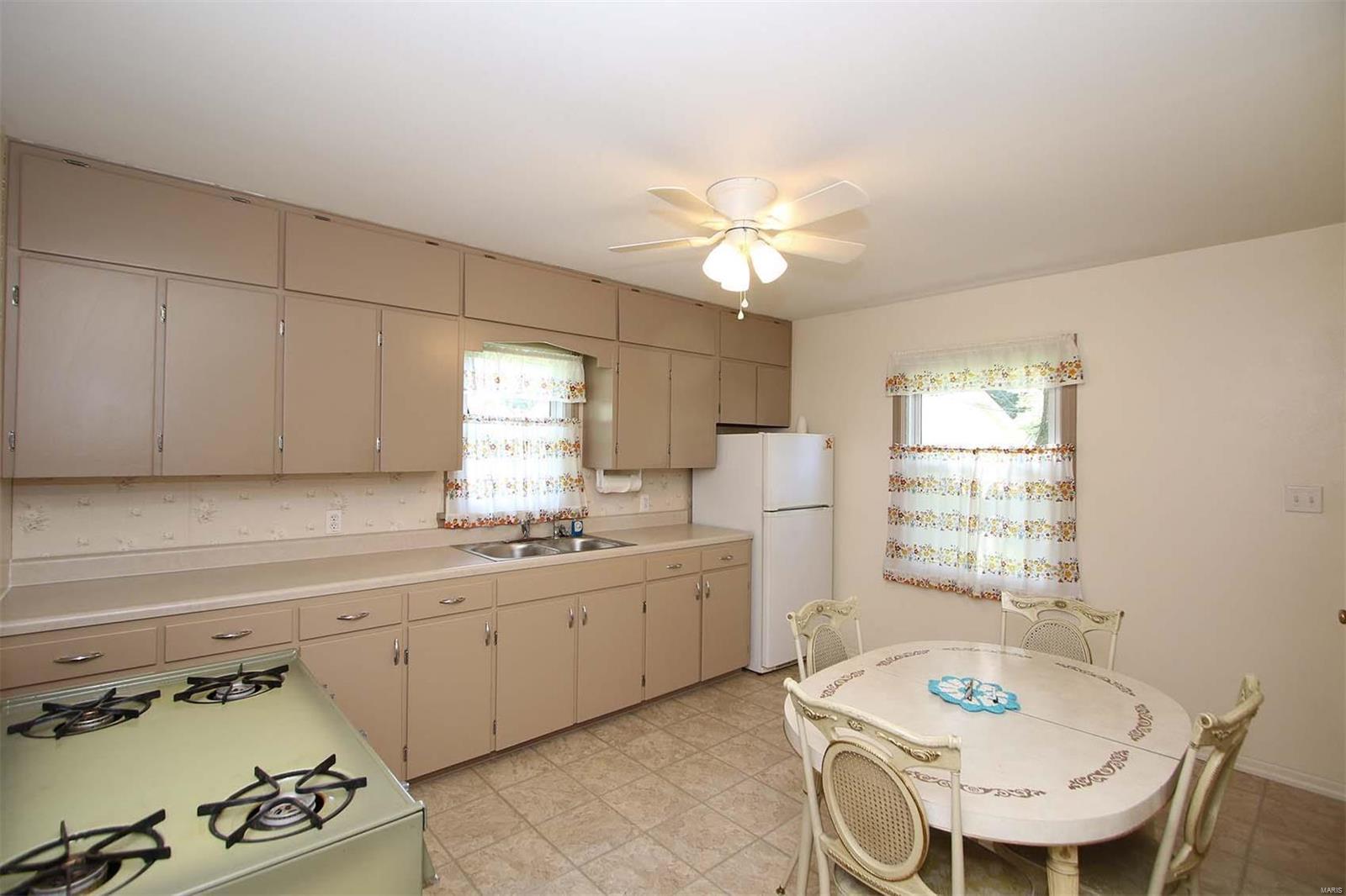 123 West 2nd Street Roxana, IL 62084 - Photo 6 of 23