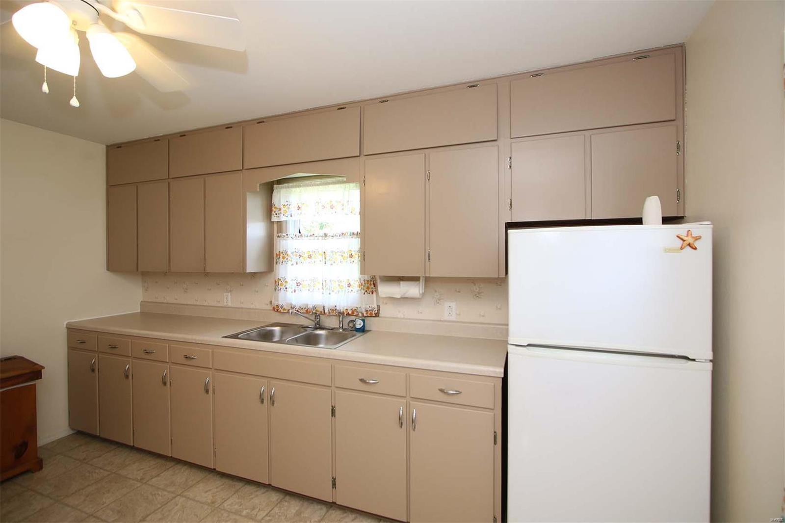 123 West 2nd Street Roxana, IL 62084 - Photo 7 of 23